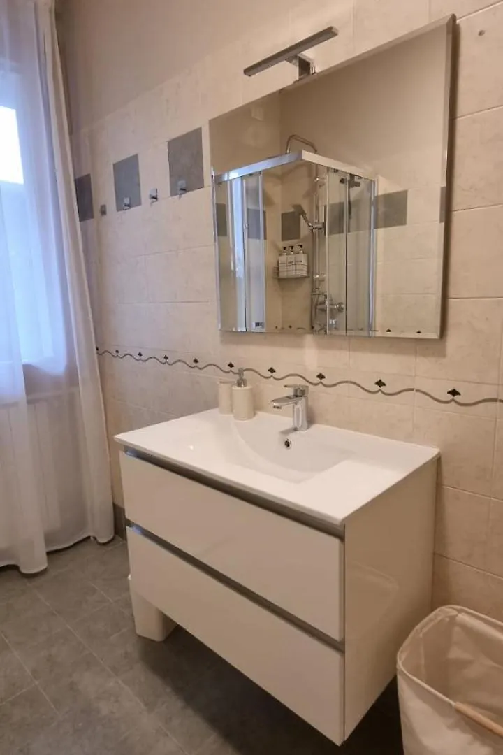 Hoya Apartment Сирмионе